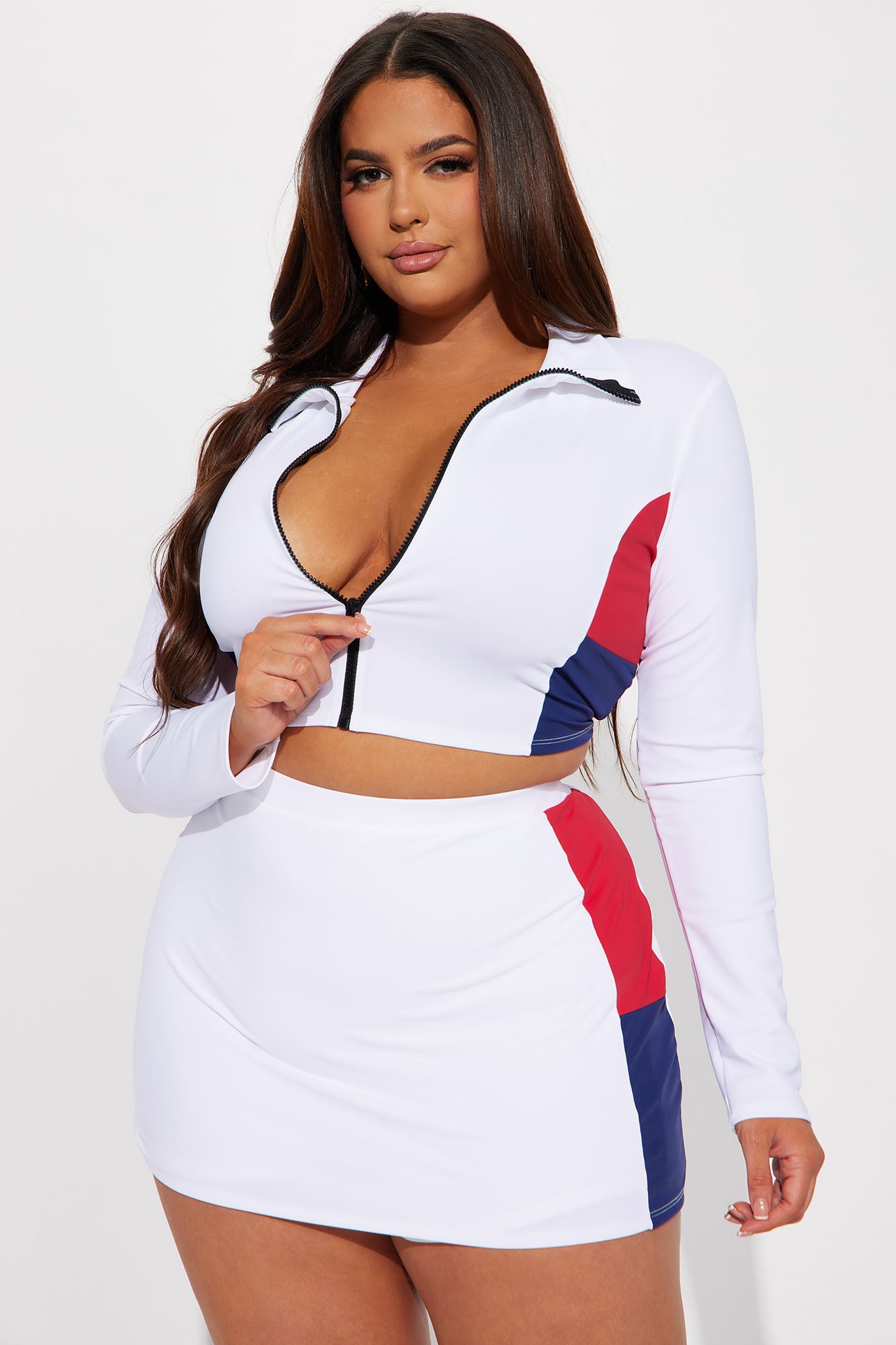 04-24-23Studio4_HY_AP_12-00-37_25_TS16252PD_WhiteBlue_P_24805_PLUS_ES