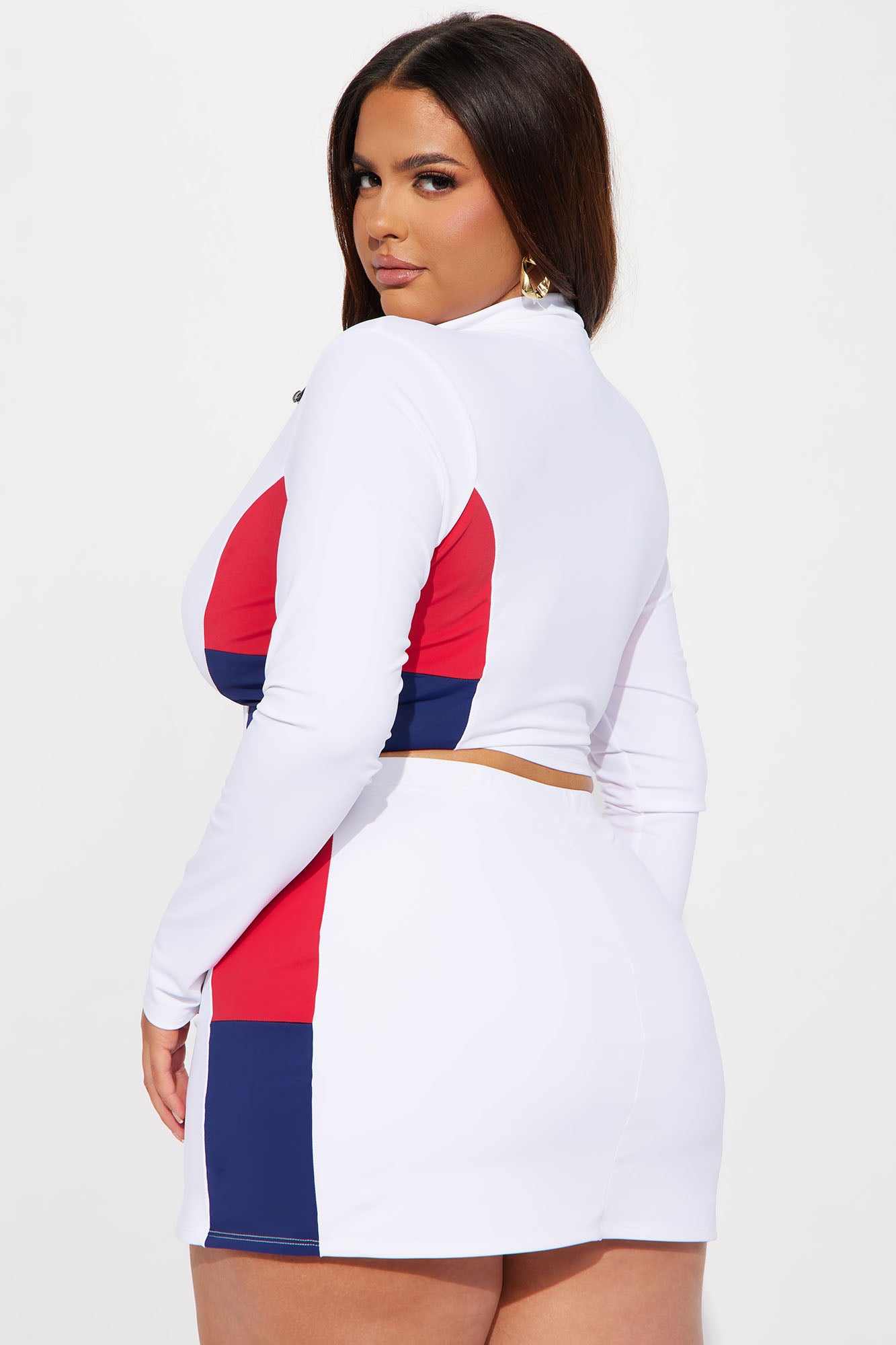 04-24-23Studio4_HY_AP_12-01-02_25_TS16252PD_WhiteBlue_P_24810_PLUS_ES